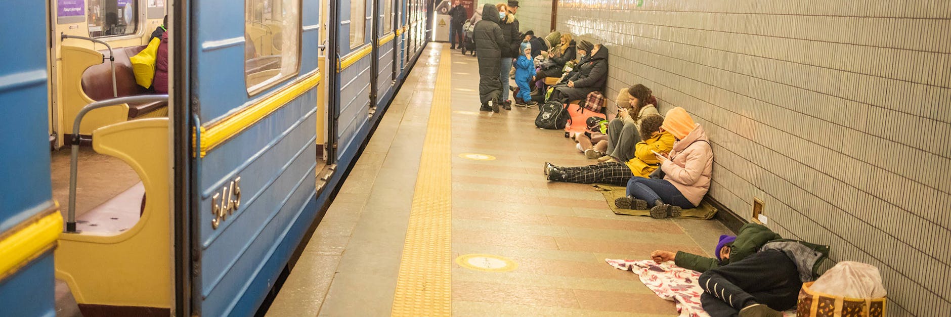 Viele Menschen suchen derzeit in der Kiewer Metro Schutz. Dort ist nun ein kleines Mädchen zur Welt gekommen.