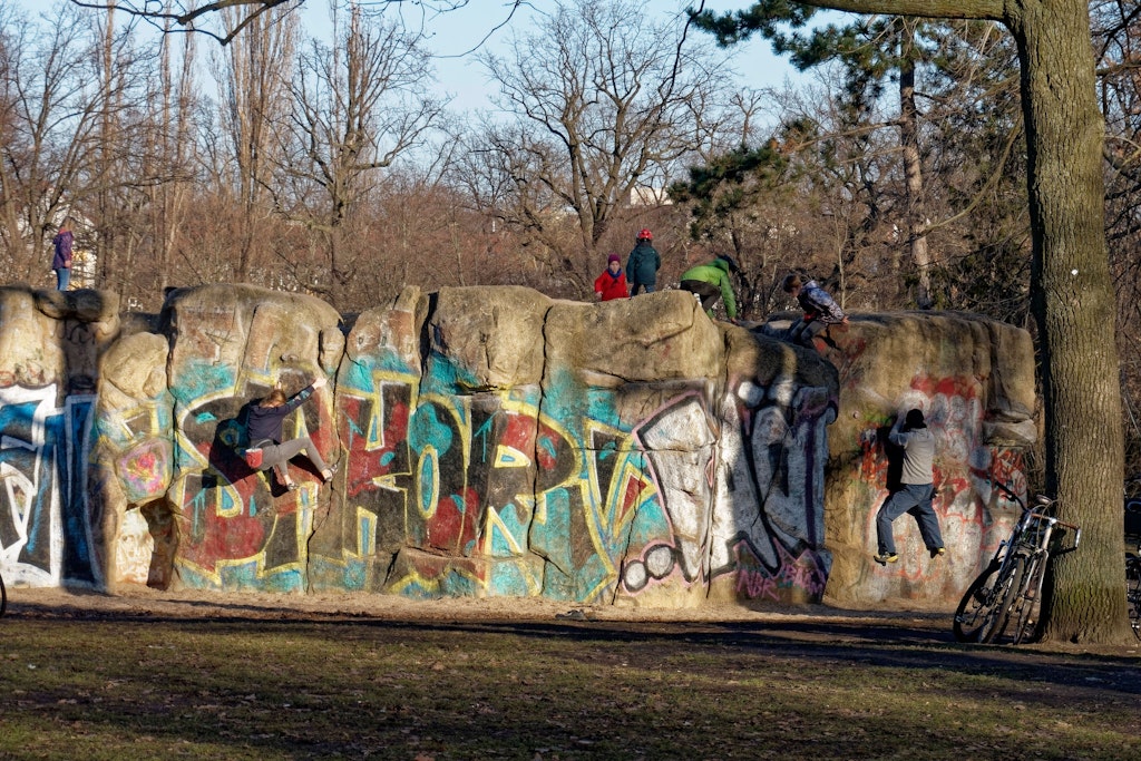 Streit zwischen Gruppen im Volkspark Friedrichshain: 19-Jähriger ...