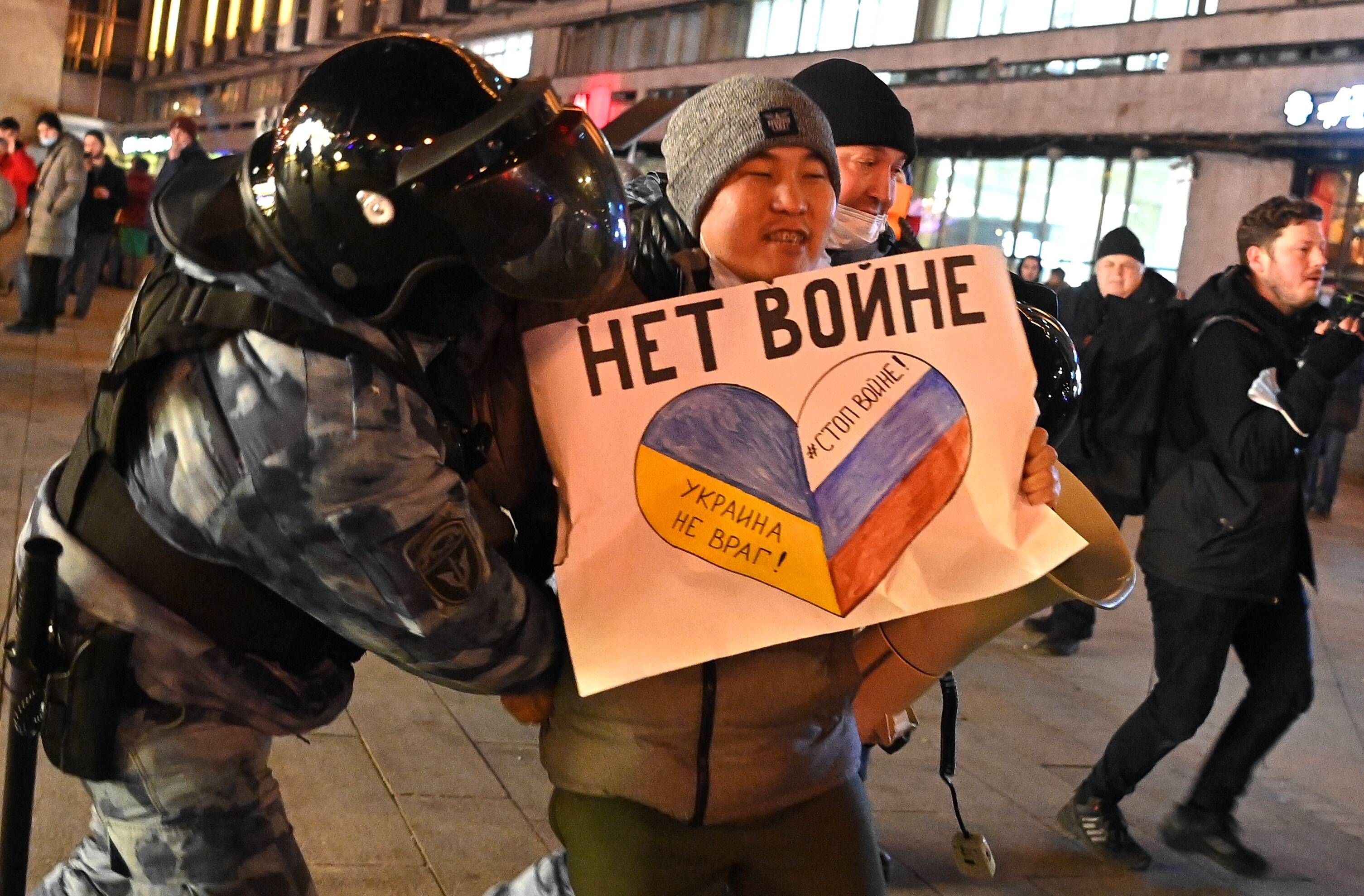 Putins Krieg in der Ukraine: DIESE russischen Demo-Helden machen uns Hoffnung