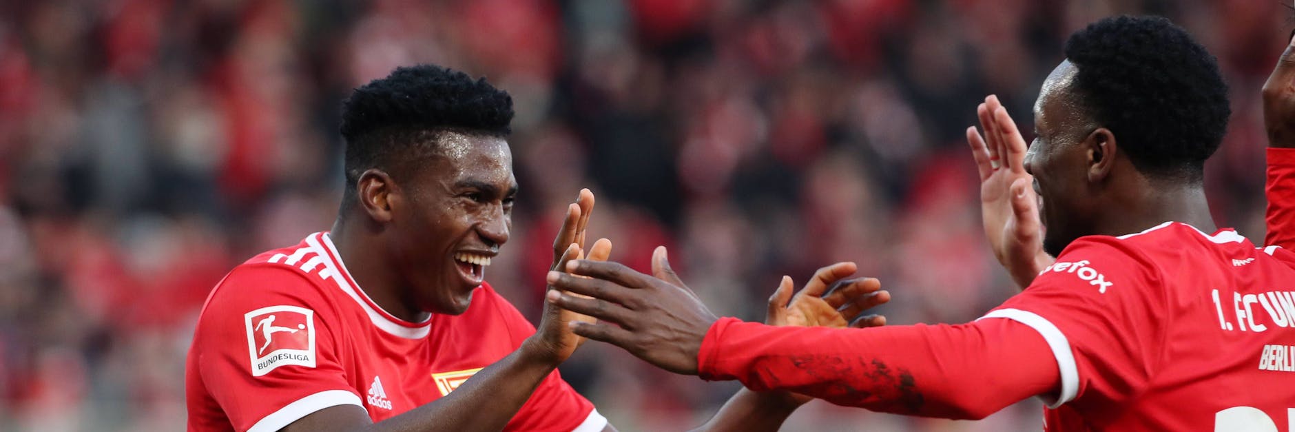 Gemeinsame Freude nach der guten Co-Produktion: Unions Taiwo Awoniy (l.) bejubelt mit Vorlagengeber Sheraldo Becker seinen Treffer zum 3:0 gegen Mainz.