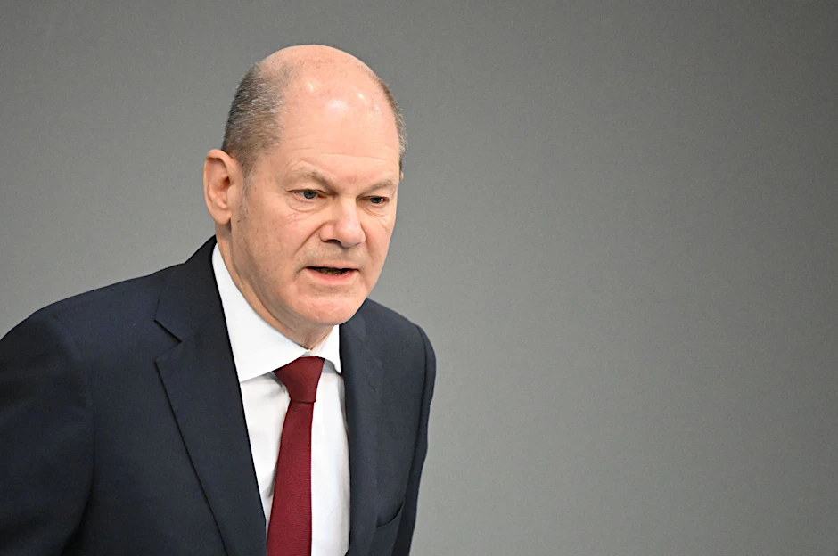 Bundeskanzler Olaf Scholz während der Sondersitzung des Bundestags zum Krieg in der Ukraine.