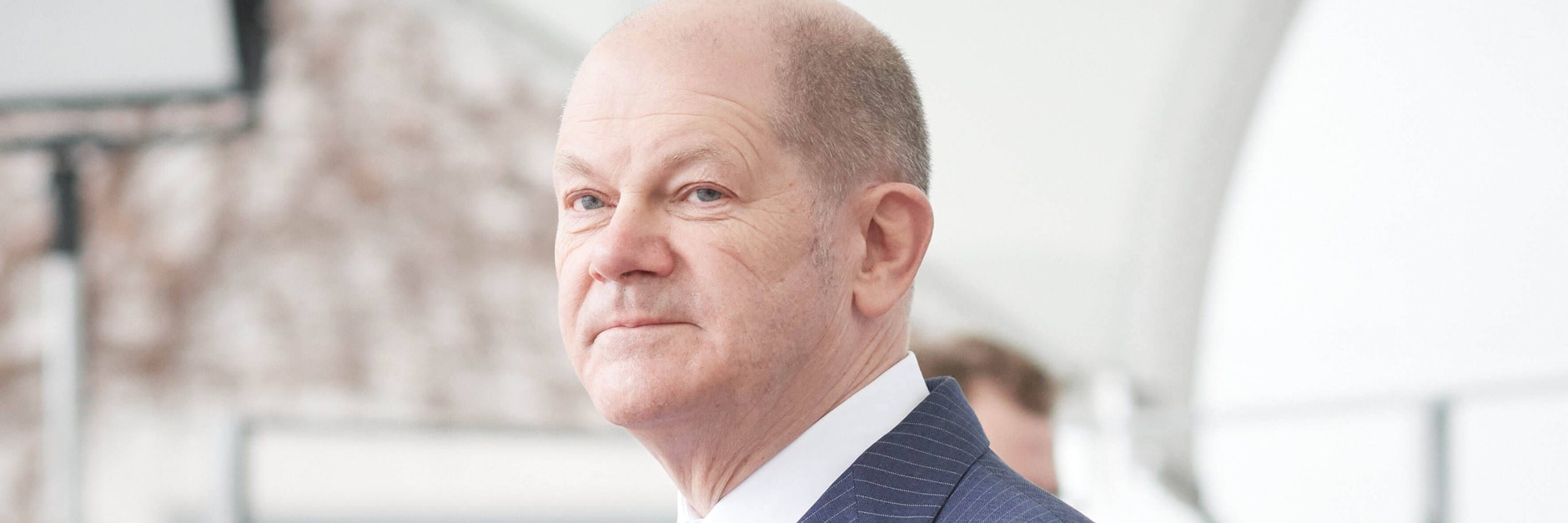 Die Bundesregierung hat sich nun doch entschieden, Waffen in die Ukraine zu schicken. Olaf Scholz erklärt sich.