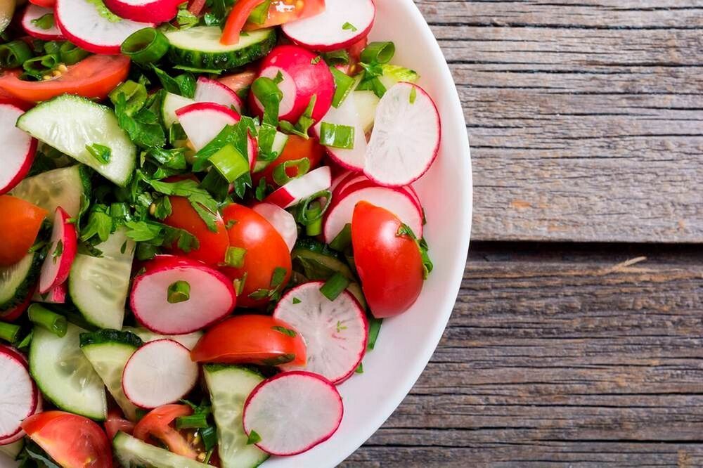 Ultimativer Fettverbrenner-Salat mit Gurke und Radieschen – dieses Rezept ist der Hammer