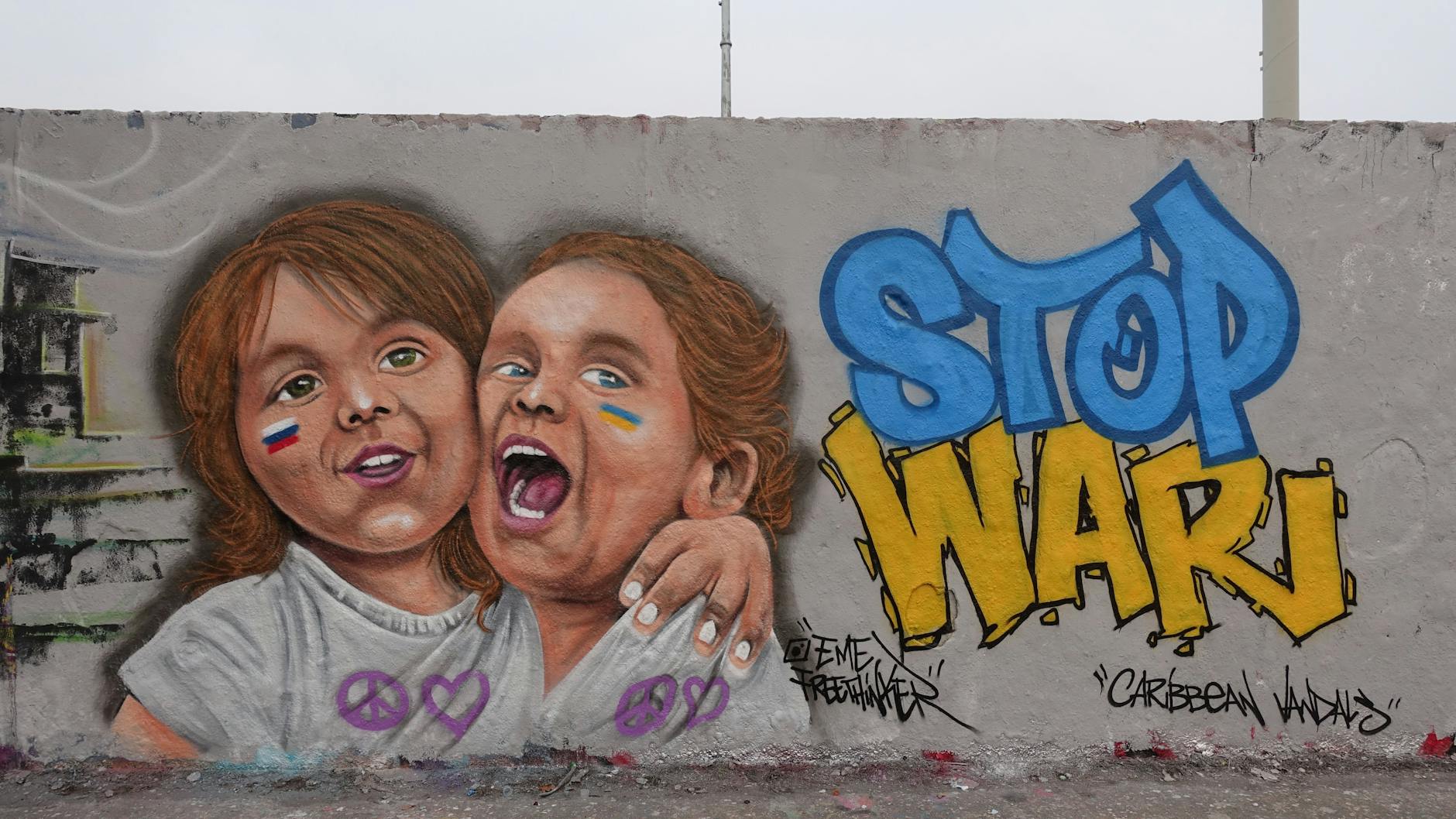 „Stop War“, ein Bild des Künstlers Eme Freethinker im Mauerpark.