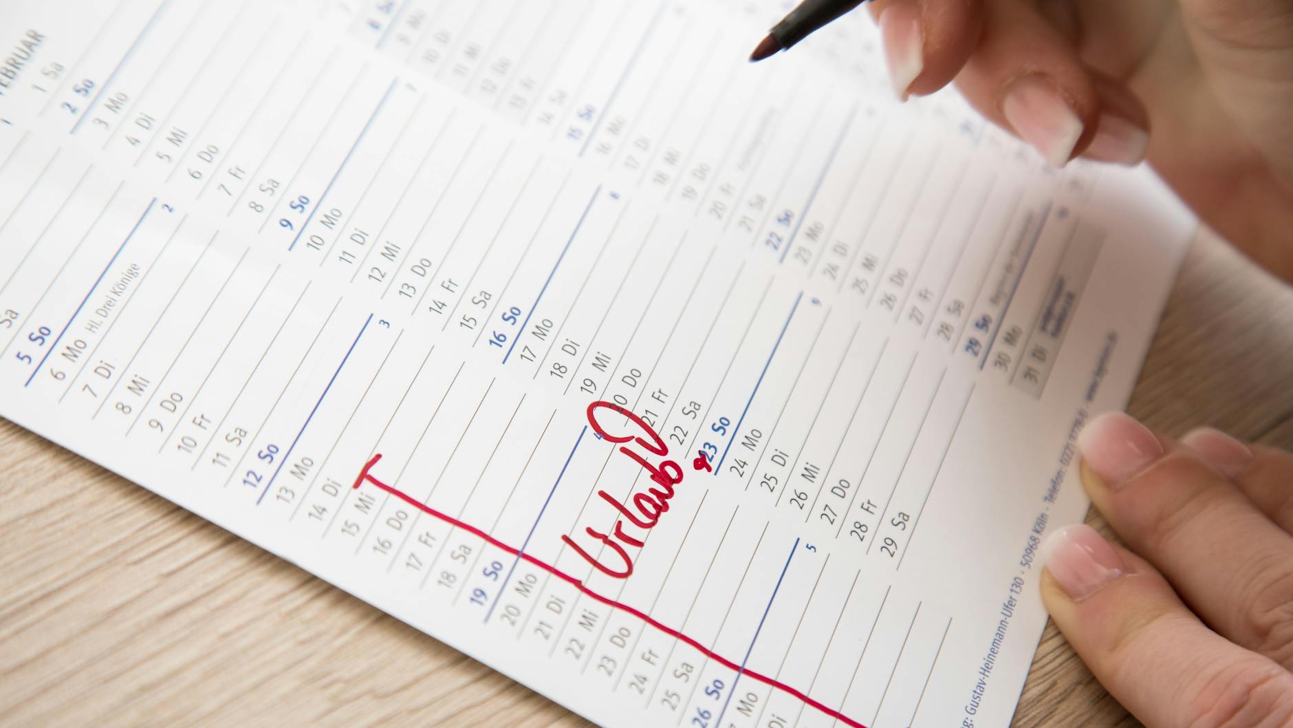 Offene Urlaubstage aus dem Vorjahr können nur verfallen, wenn der Arbeitgeber Beschäftigte rechtzeitig darauf hingewiesen hat (Symbolbild).