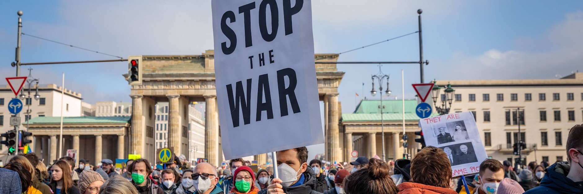 Friedensdemo in Berlin. Die Menschen sind erschüttert und verunsichert. Krieg und Krisen machen sie mürbe.