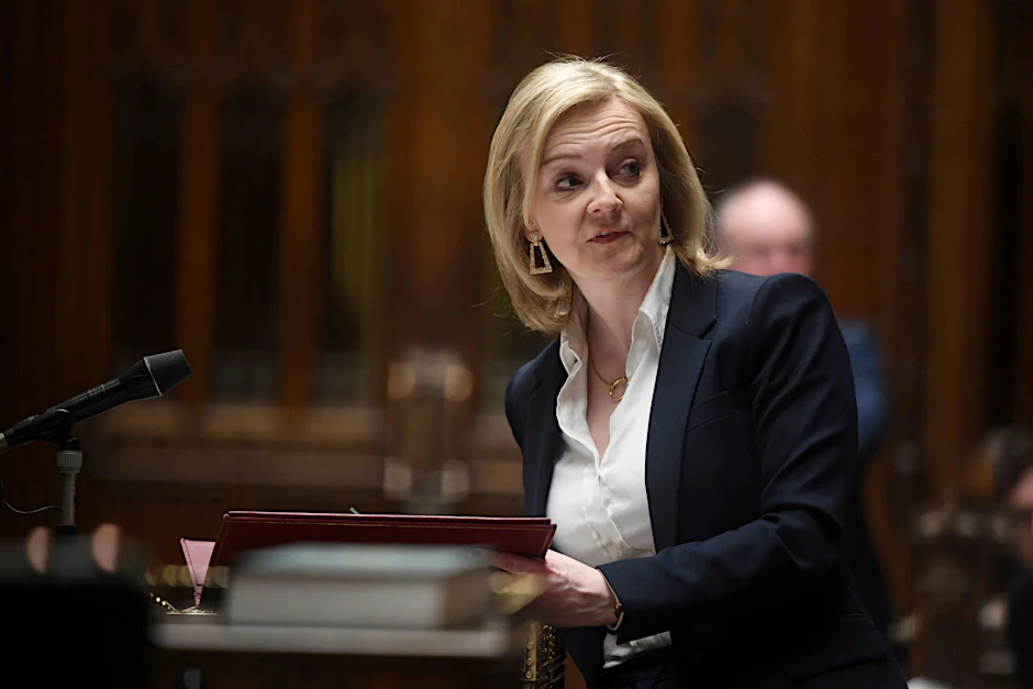 Großbritanniens Außenministerin Liz Truss spricht am 28. Februar im Unterhaus in London.