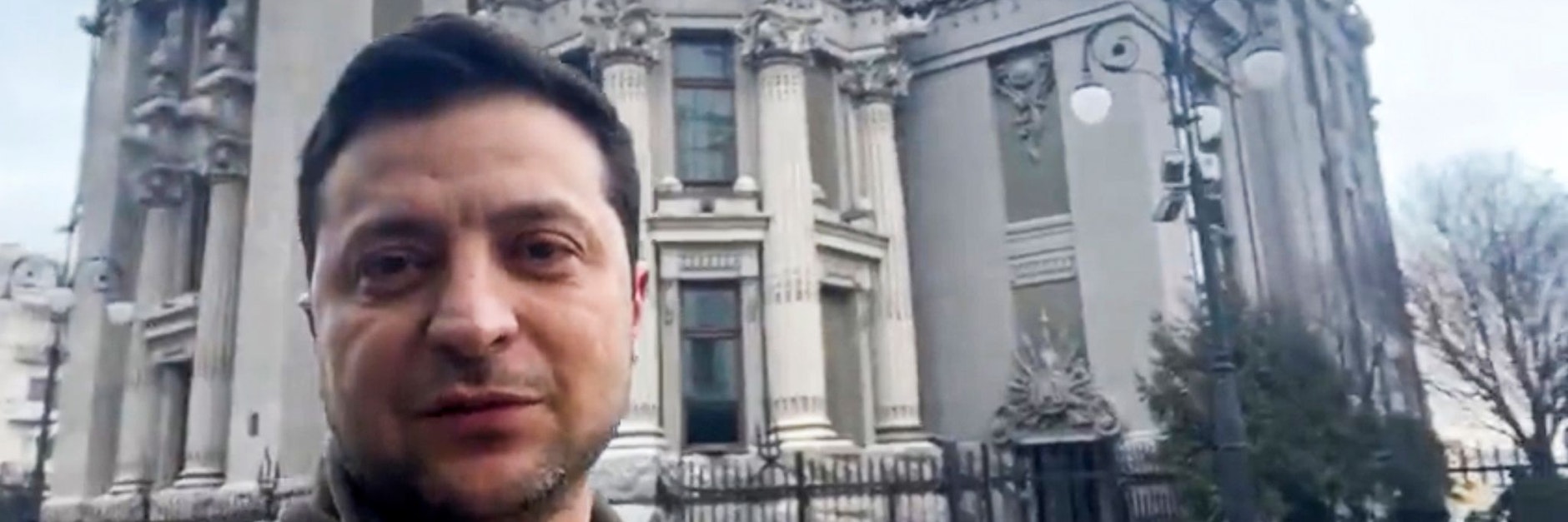 Präsident Wolodymyr Selenskyj filmte sich bei einem Gang durch Kiew. 