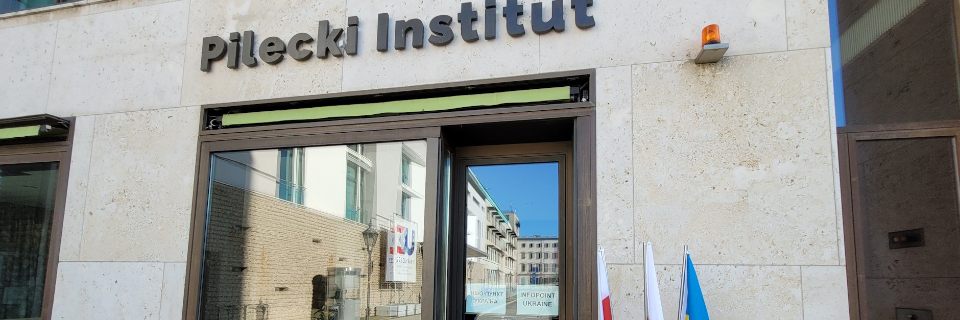 <a href="https://twitter.com/PileckiInstitut/status/1497900315634458624?bezuggrd=CHP&utm_source=cp-kurzstrecke">Das polnische Pilecki-Institut am Pariser Platz </a>in Berlin-Mitte nimmt Sachspenden entgegen.