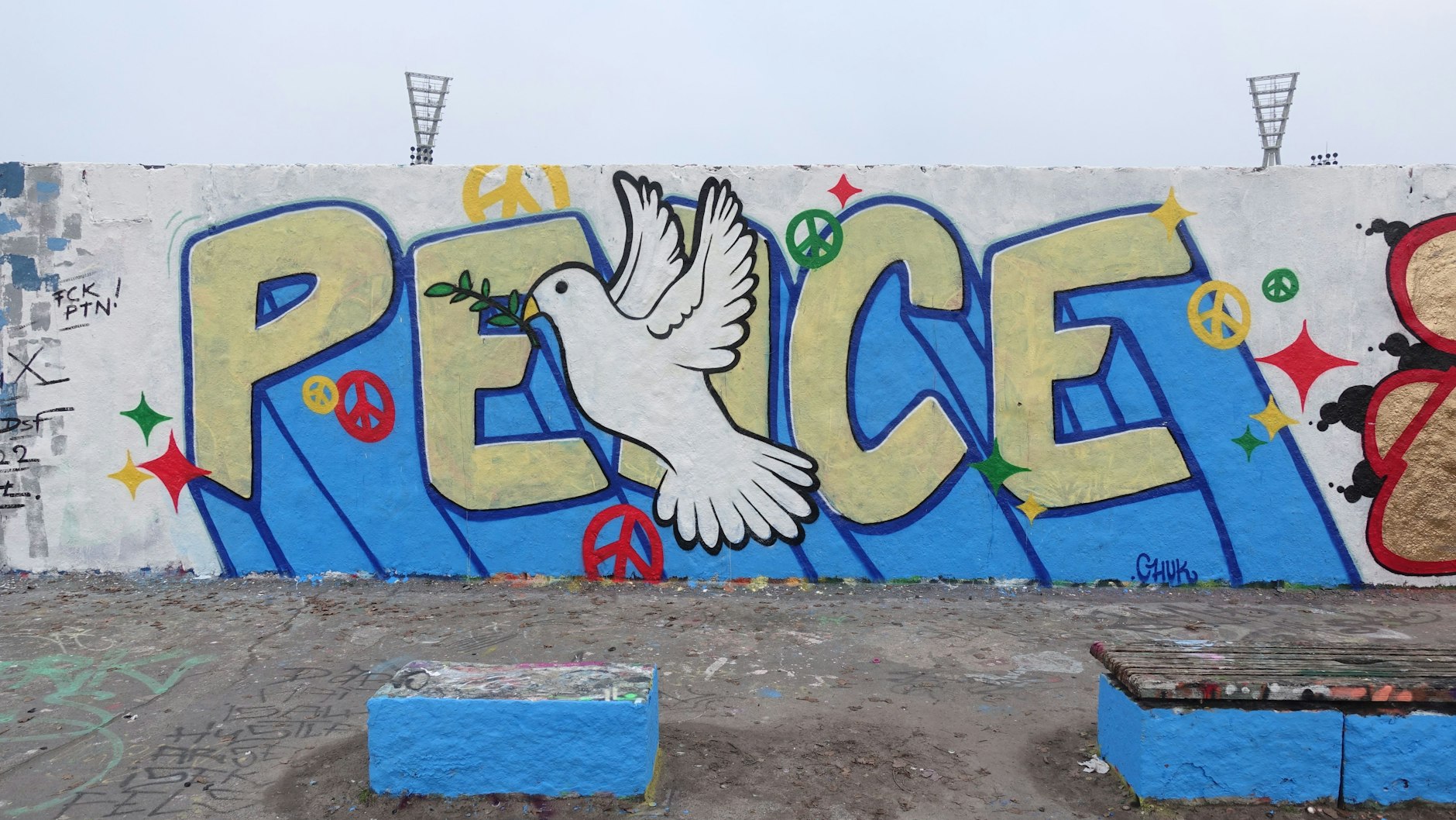 Eine einfache Botschaft: "Peace" fordert der Graffitikünstler CHUK.