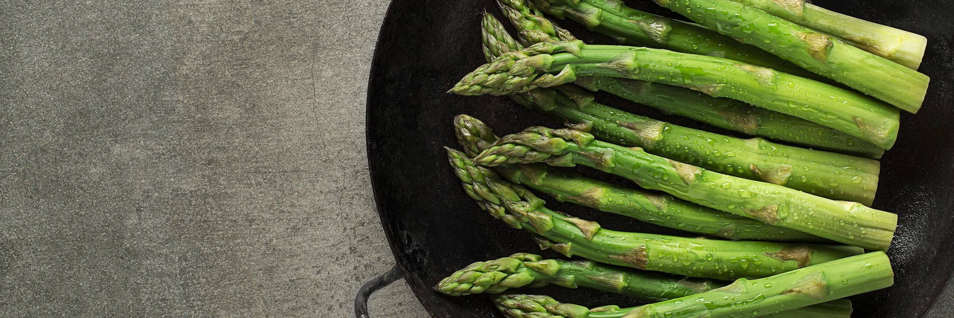 Grüner Spargel ist in der Küche ein echter Alleskönner!