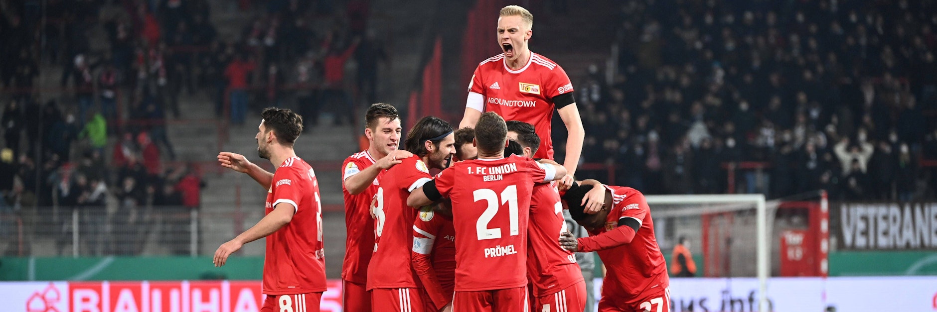 Jubel, Trubel, Pokal-Heiterkeit: Die Profis des 1. FC Union schlagen den 1. FC St. Pauli und ziehen in Halbfinale ein.