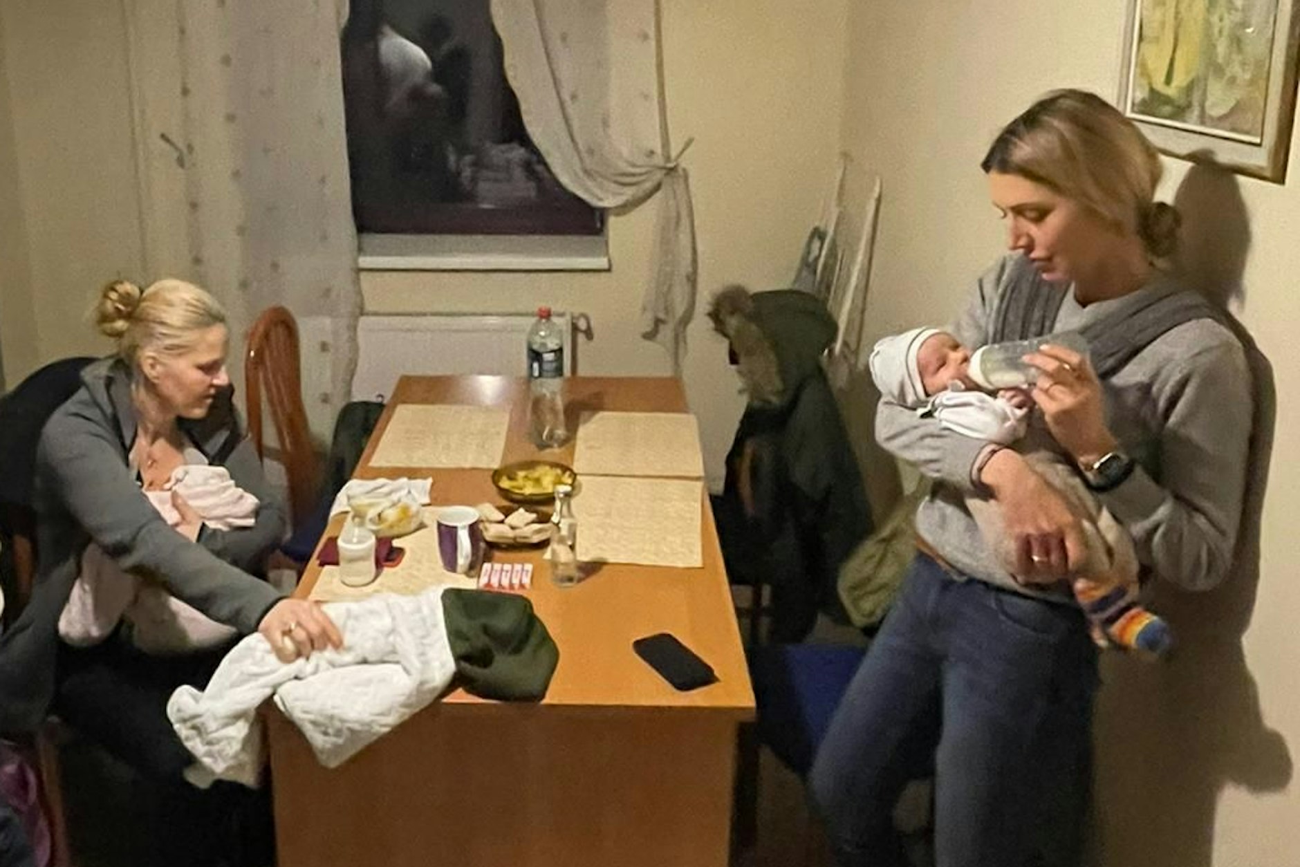 Geflüchtete Kiewerinnen mit ihren Neugeborenen in Lwiw