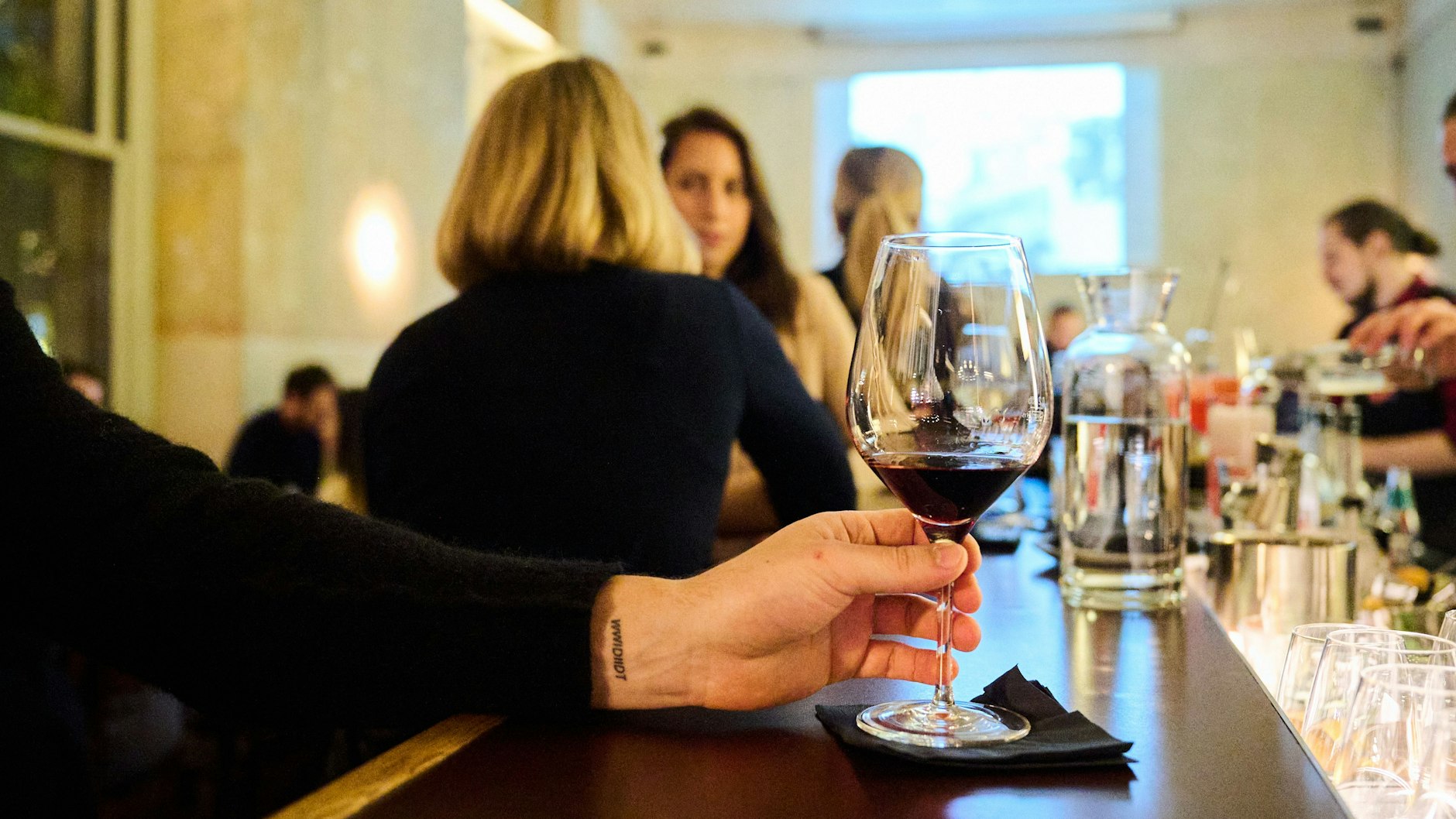 In Berlin soll ab Freitag in Restaurants wieder die 3G-Regel gelten. Das heißt: Auch Ungeimpfte können mit Test hinein.