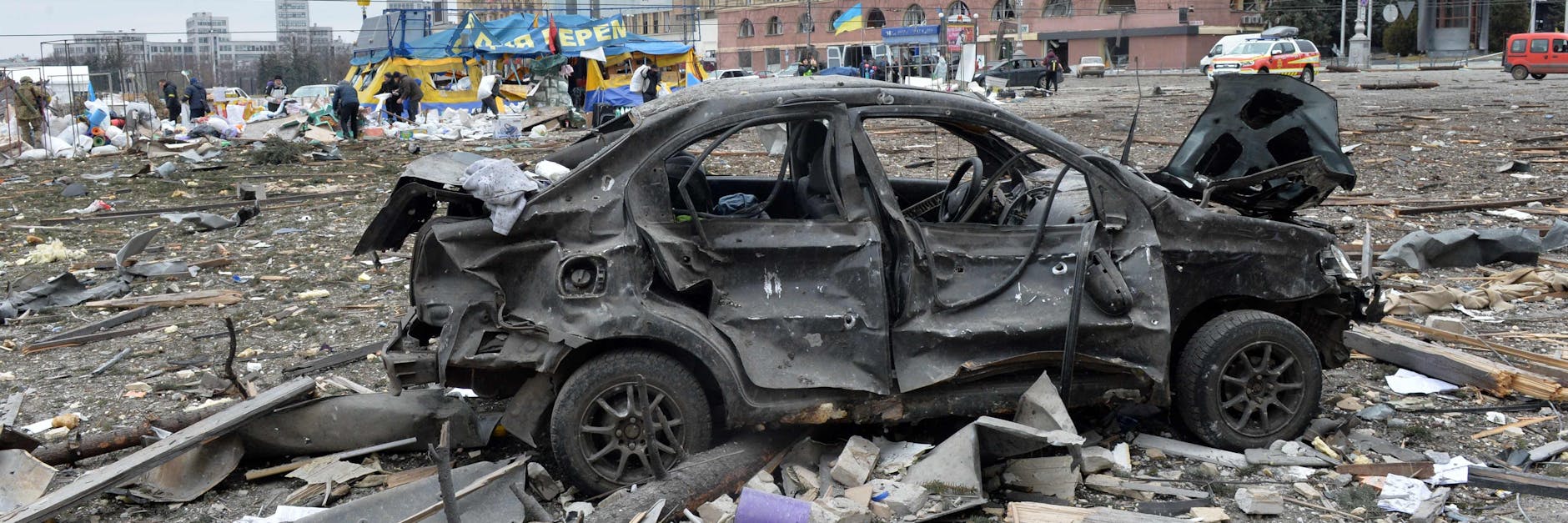 Verwüstung nach dem Raketenangriff auf ein Verwaltungsgebäude an einem zentralen Platz von Charkiw. Genaue Opferzahlen sind nicht bekannt.