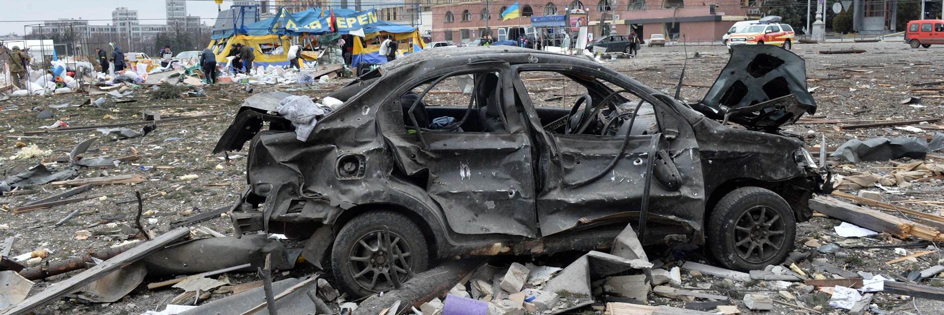 Verwüstung nach dem Raketenangriff auf ein Verwaltungsgebäude an einem zentralen Platz von Charkiw. Genaue  Opferzahlen sind nicht bekannt.
