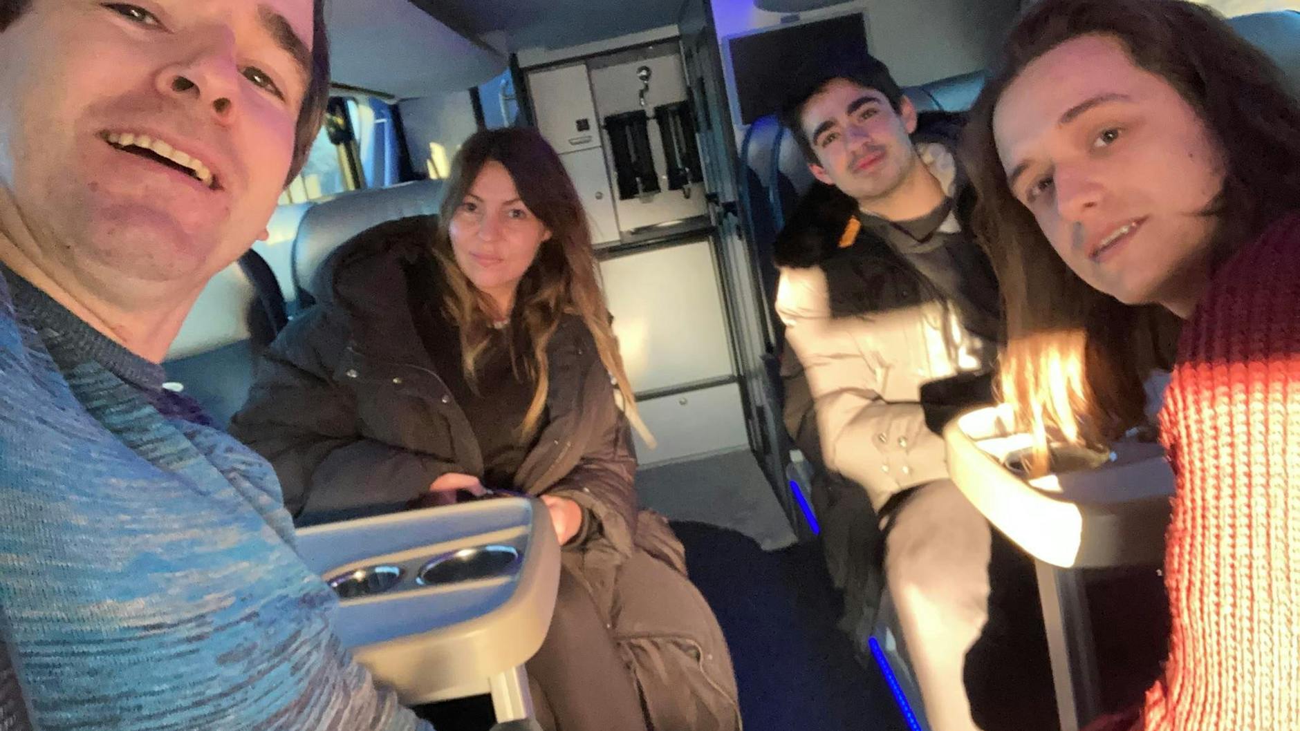 Peter Althaus (l.) mit Freiwilligen auf dem Weg von Berlin zur ukrainisch-polnischen Grenze.