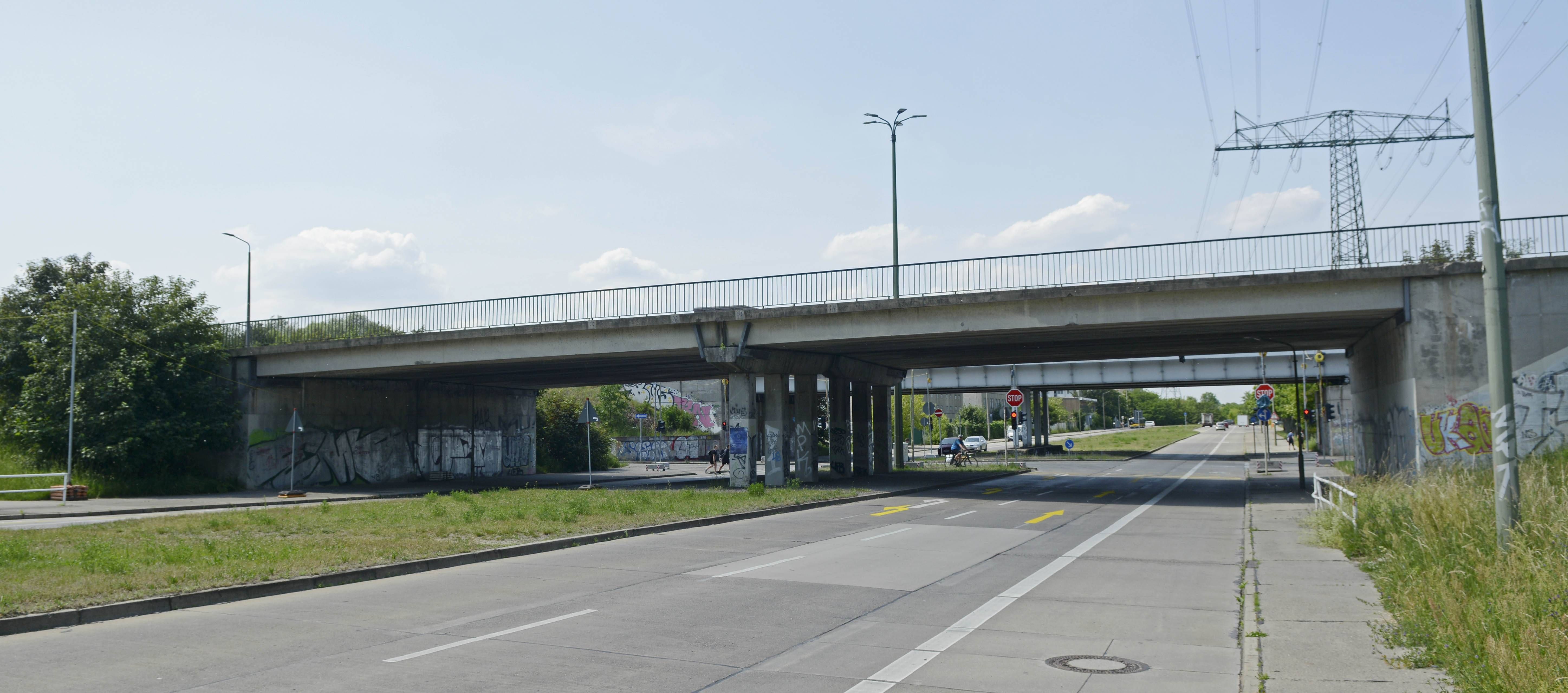 Image - FÜNF TAGE Verkehrschaos in Marzahn: Marode Wuhletalbrücke wird an diesem Wochenende abgerissen
