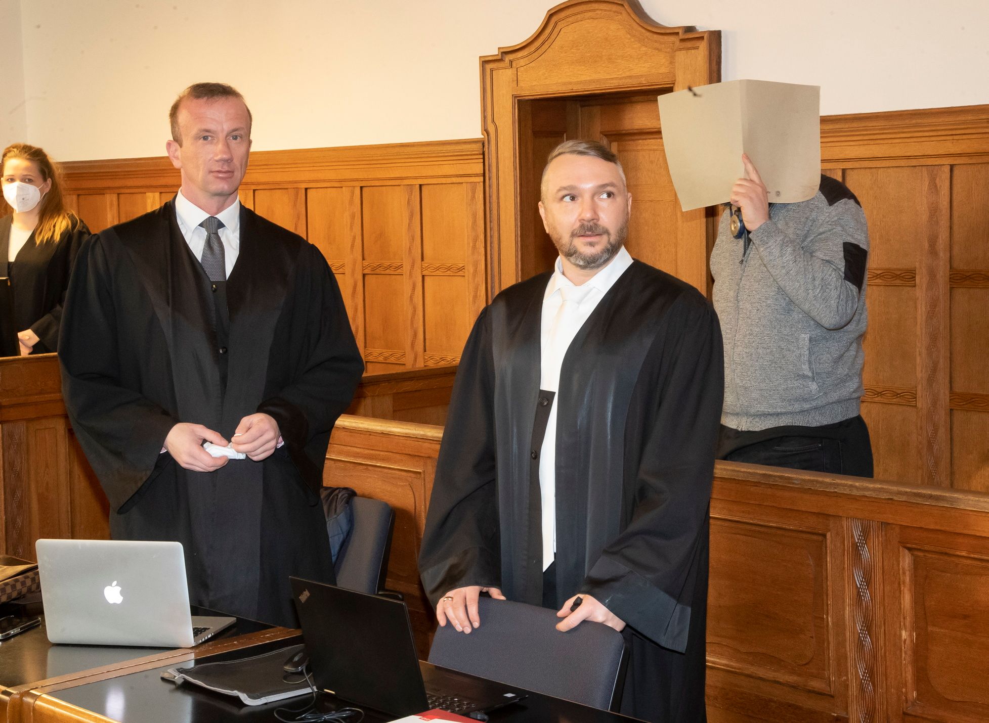 Rentner abgezockt! In Berlin vor Gericht: der Statthalter einer miesen Betrügerbande