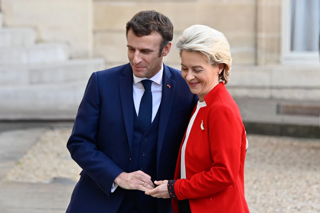 Macron lässt Vermögen von Russen in Frankreich beschlagnahmen