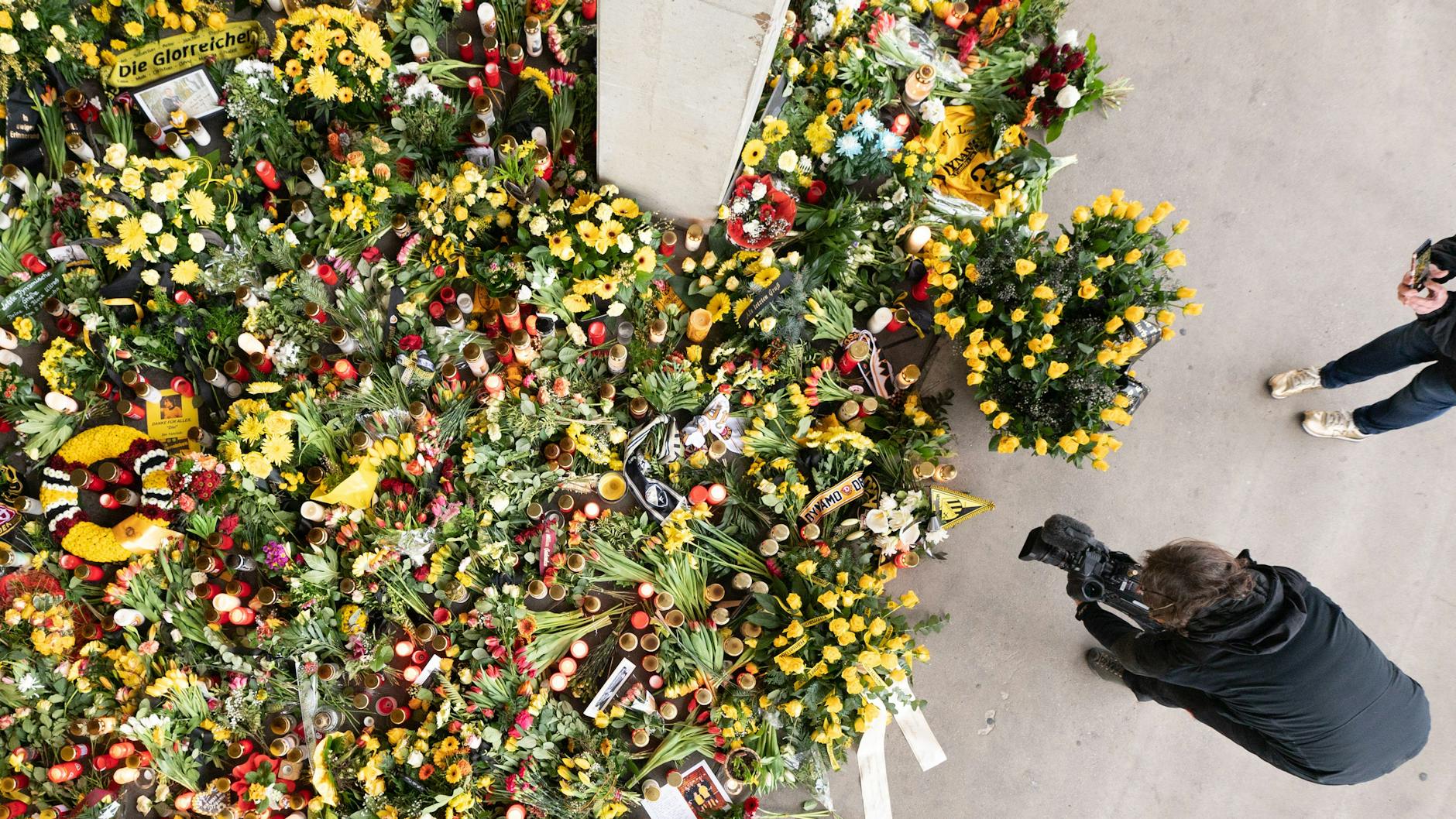 Am 19. Januar starb Dixie Dörner. Fans legten vor dem Stadion Blumen nieder, stellten Kerzen auf.