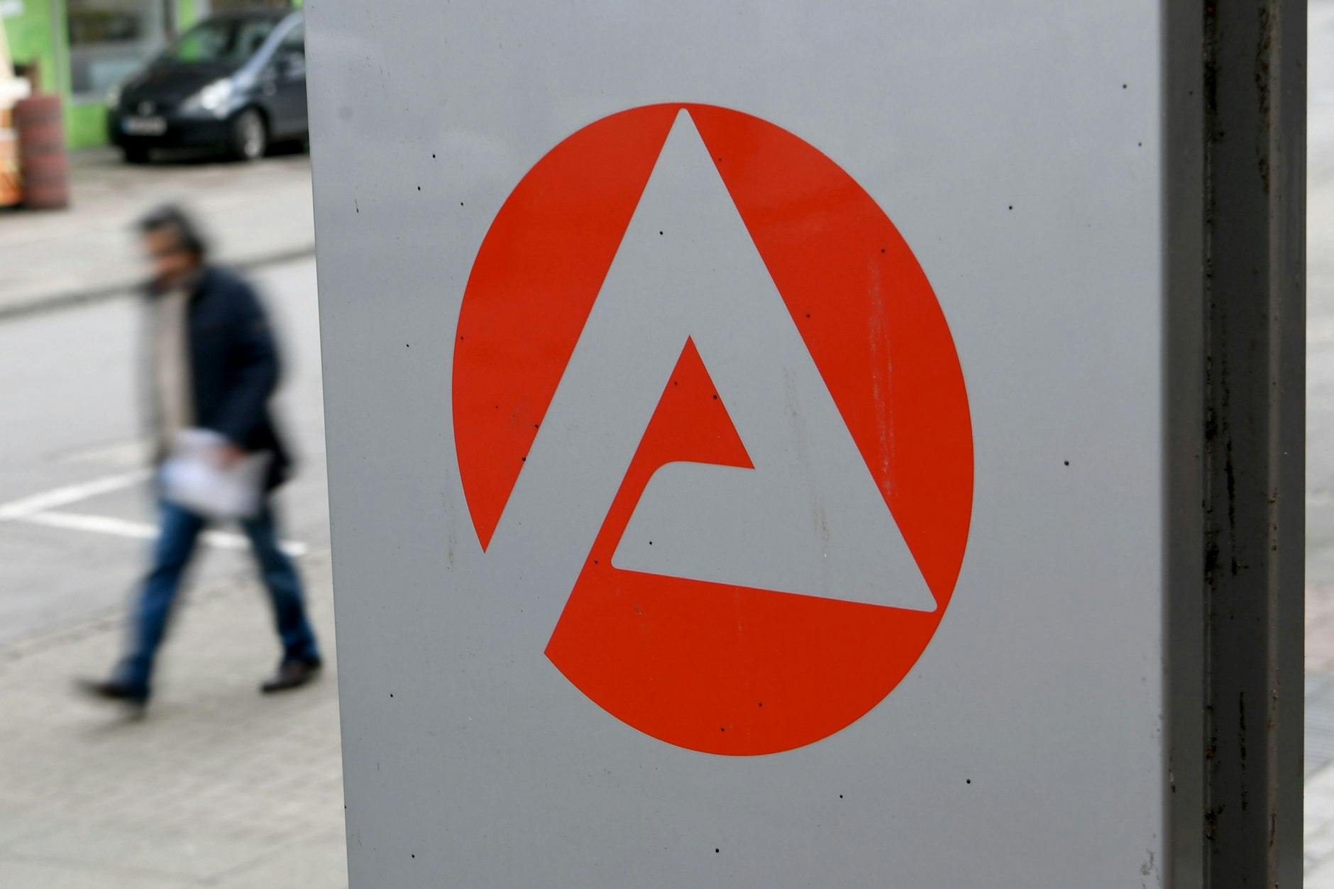 Die Arbeitslosigkeit ist im Vergleich zum Vorjahr in Berlin leicht gestiegen.