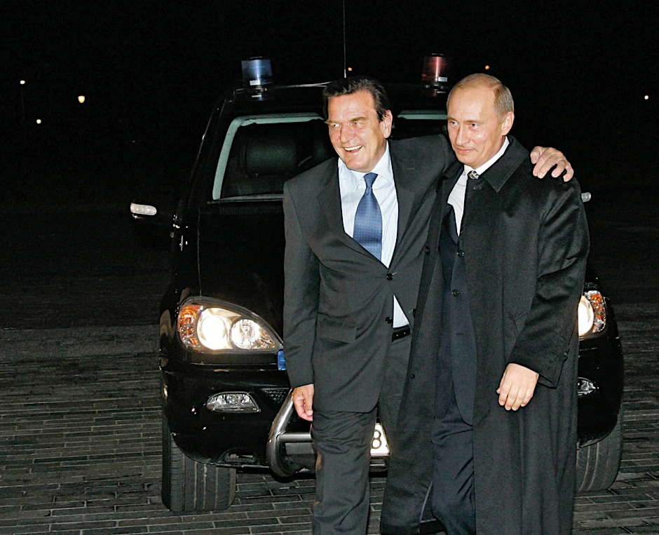 Gerhard Schröder (l.) und Russlands Präsident Putin verbindet seit Jahren eine enge Freundschaft, auch beruflich.