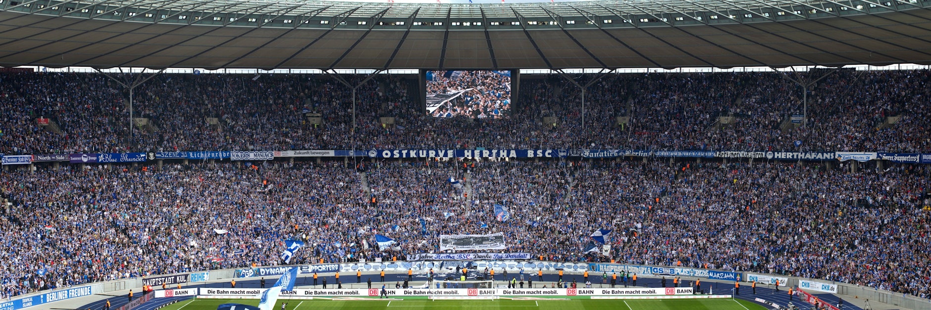 Endlich wieder ausverkaufte Hütte: Hertha darf im Derby gegen Union im April das Olympiastadion wieder vollmachen.