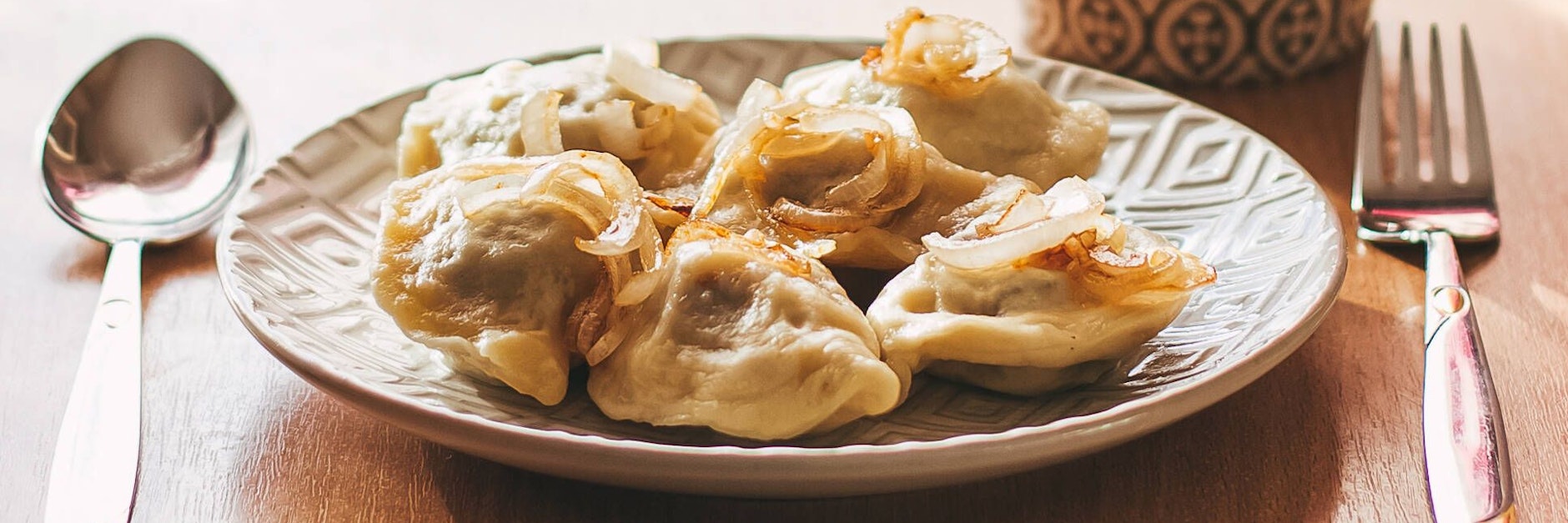 Wareniki sind Teigtaschen mit leckerer Füllung. Sie gelten als das Nationalgericht der Ukraine.