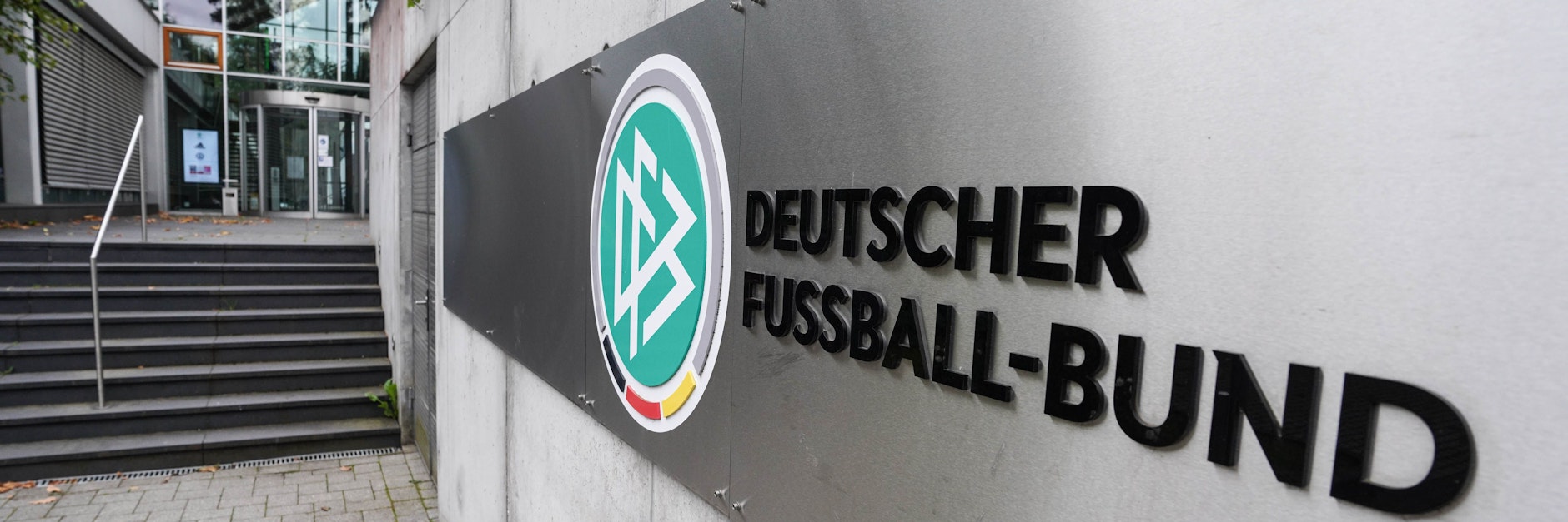 Die Staatsanwaltschaft ermittelt gegen einen ehemaligen DFB-Funktionär.