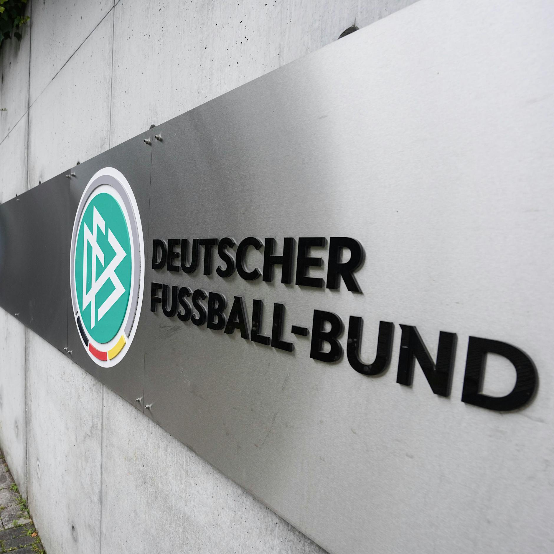 Und schon wieder Razzia beim DFB: Hausdurchsuchung in der Fußball-Zentrale!