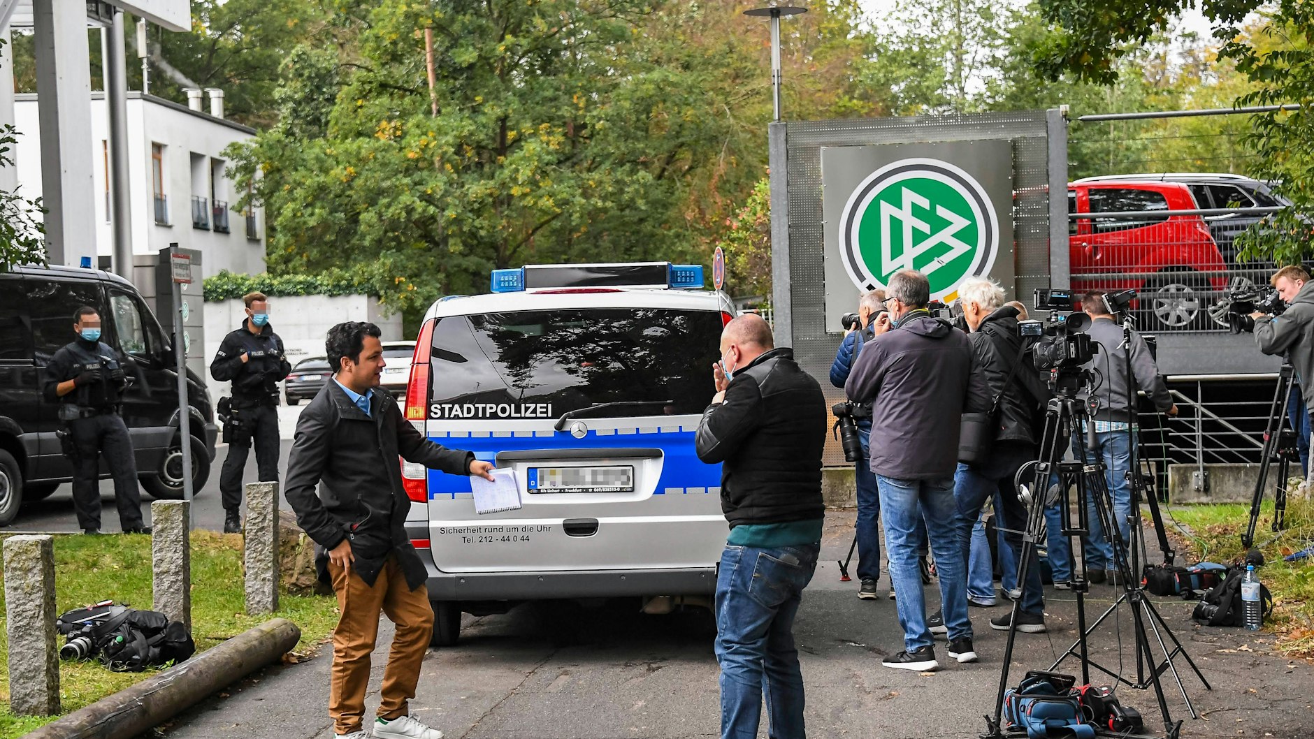 Bereits im Herbst 2020 war viel beim DFB los. Schon damals durchsuchte die Polizei Deutschlands Fußball-Zentrale.