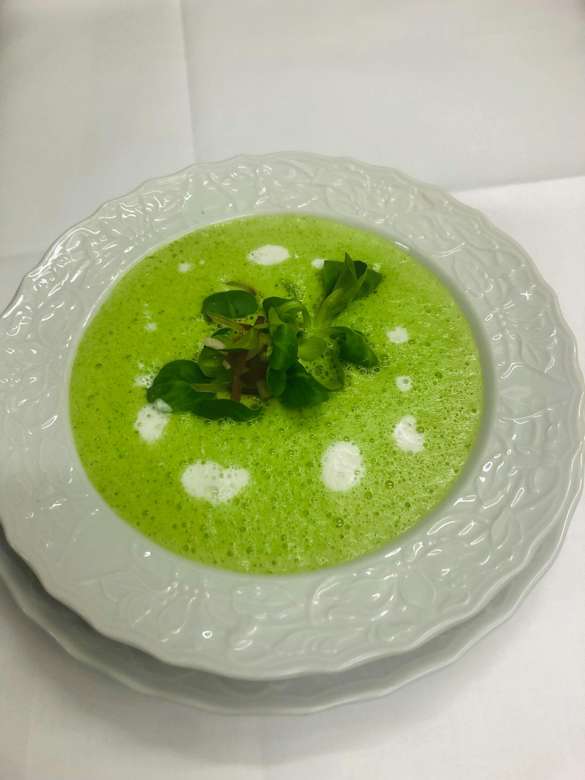 Crèmesüppchen vom Rapunzelsalat.