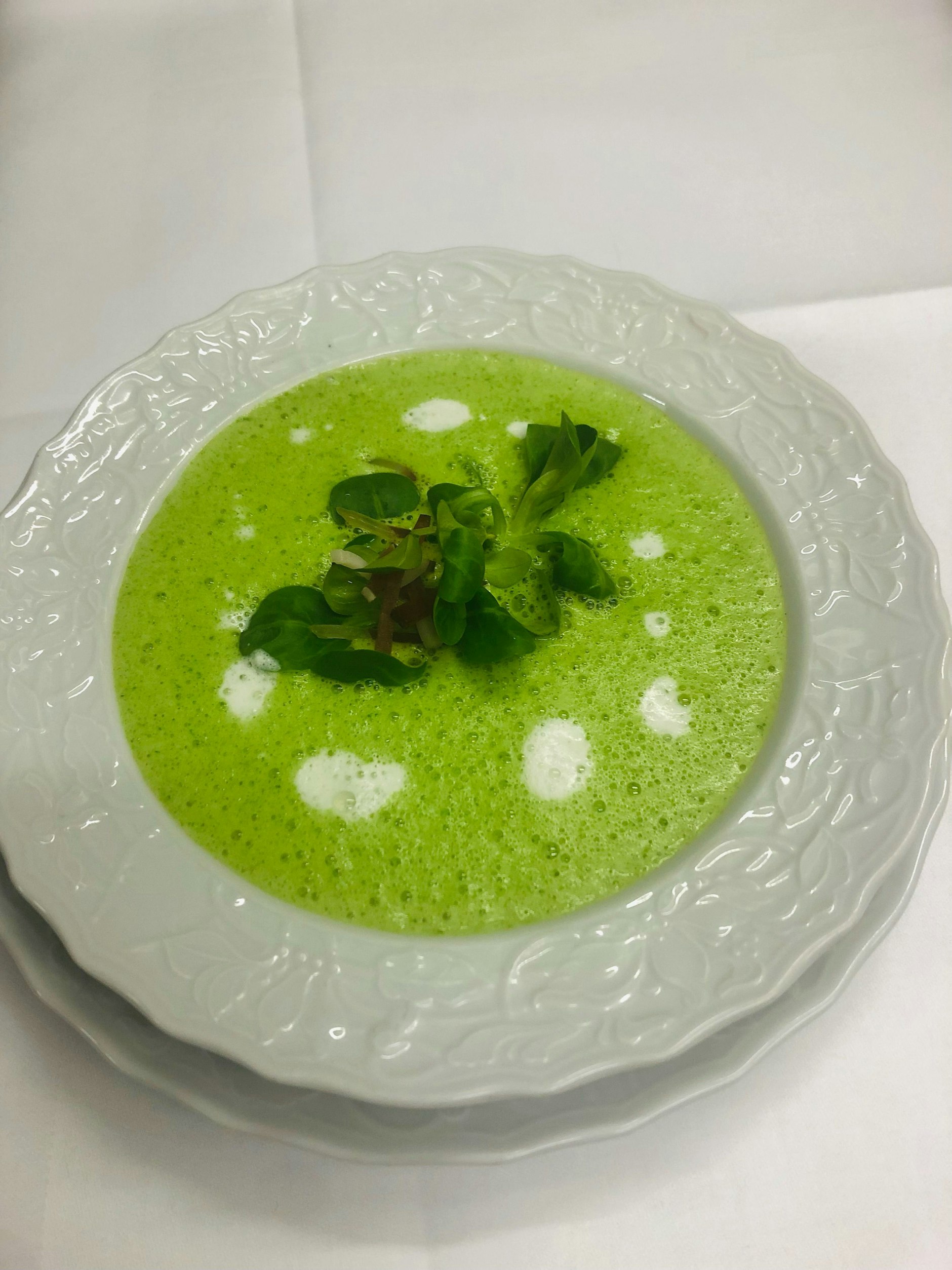 Crèmesüppchen vom Rapunzelsalat.