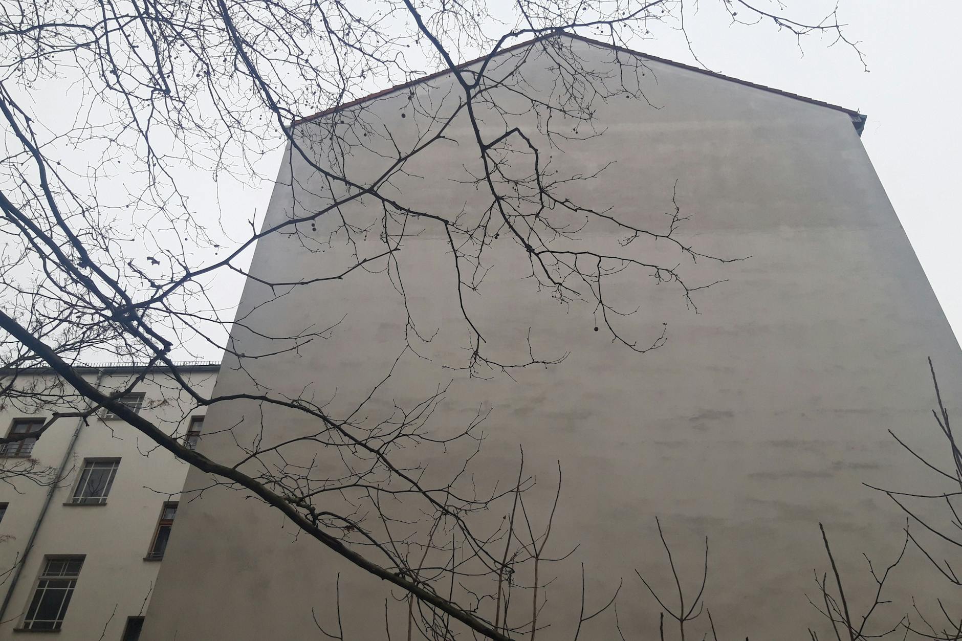 Seit 1945 sichtbare Hauswand