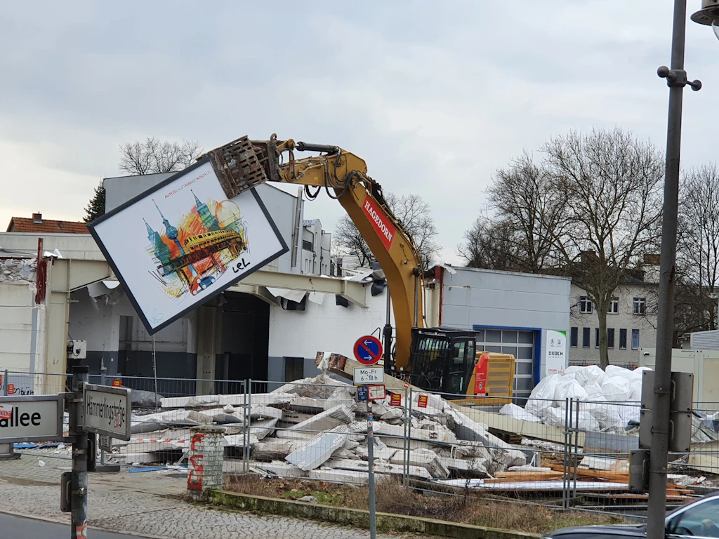 „Wir bauen auf und reißen nieder“: Die Vorgänge vor dem heimischen Fenster