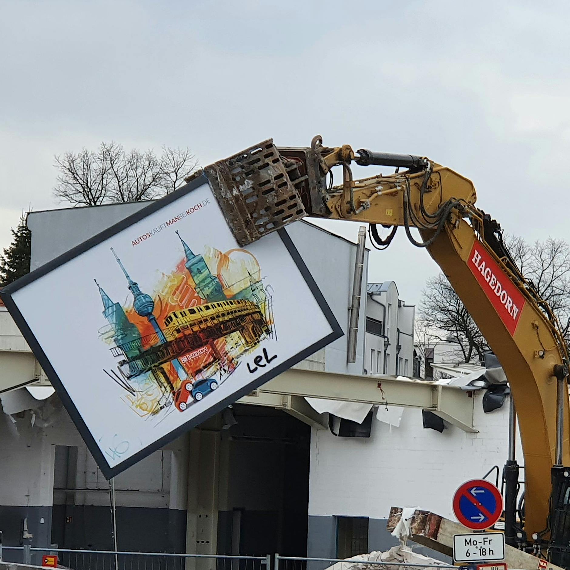 „Wir bauen auf und reißen nieder“: Die Vorgänge vor dem heimischen Fenster