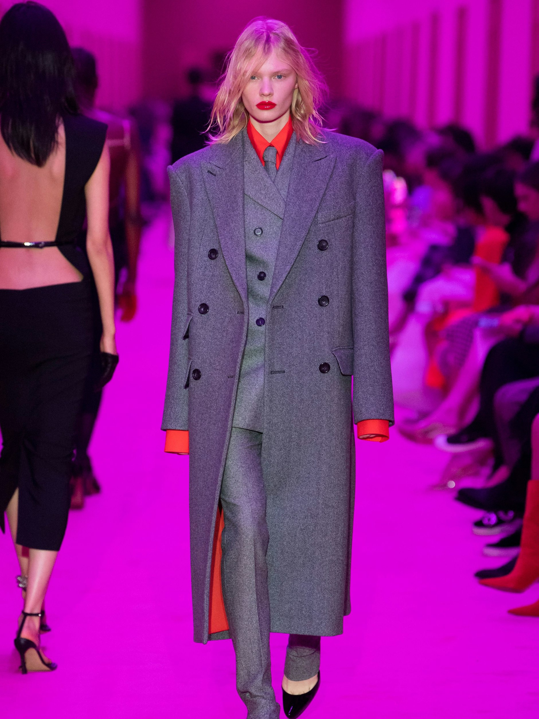 Überraschungssieger in Sachen Business-Look auf der Mailänder Modewoche war eindeutig die italienische Marke Sportmax. So edelpunkig gewandet, können die Geschäfte ja nur super laufen.