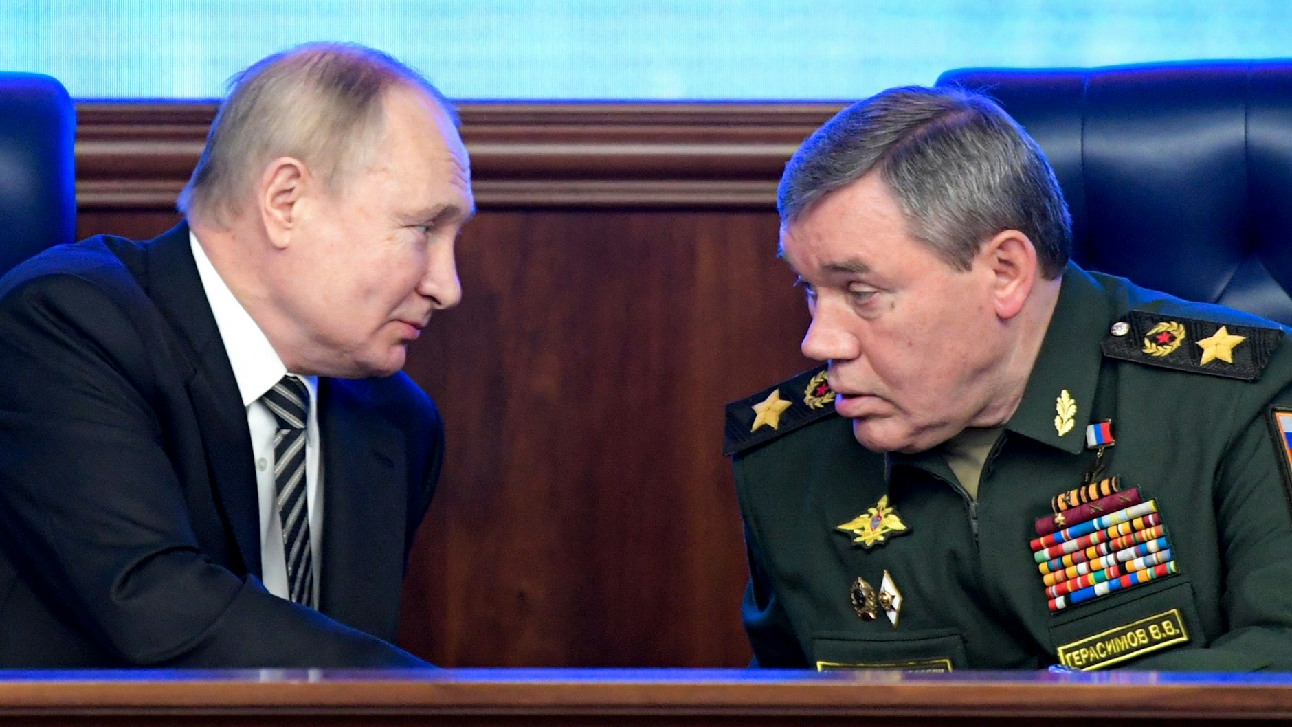 Wladimir Putin (l.) und Generalstabschef Waleri Gerassimow