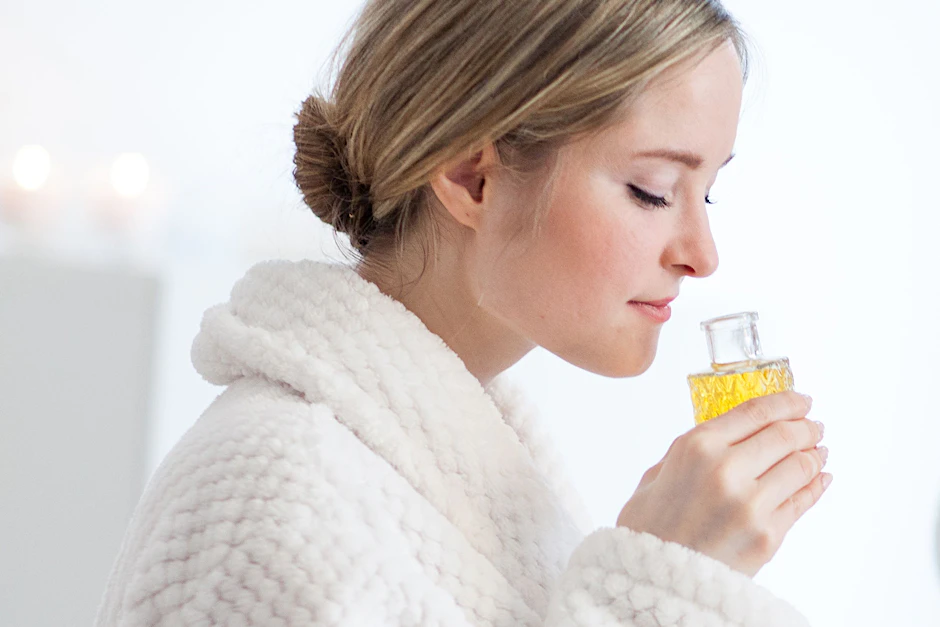 Man kann das Riechen trainieren, mit Parfum beispielsweise.