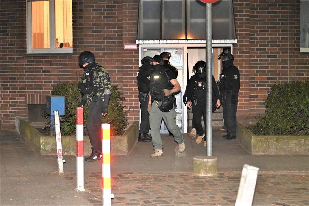 Der kriminelle Wochenrückblick: SEK fiel mit der Tür ins Haus