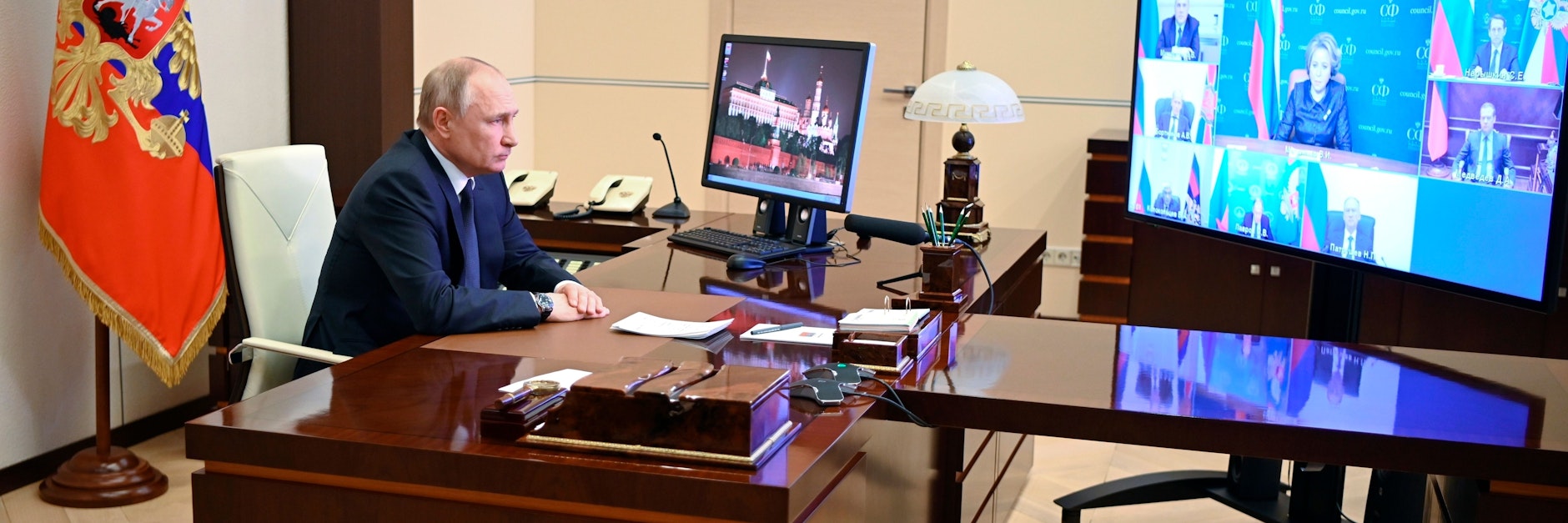 Russlands Präsident Putin bei einer Videokonferenz mit dem Nationalen Sicherheitsrat.