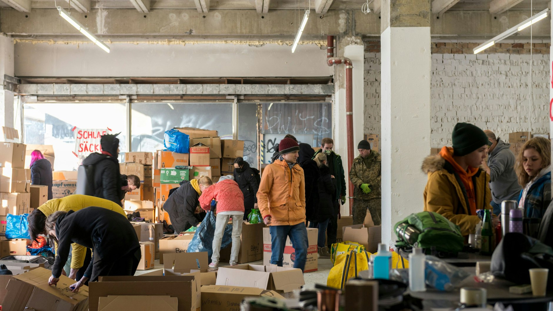 Solidarität am Alexanderplatz: Im Haus der Statistik sammelt der belarussische Verein Razam Hilfsgüter für die Ukraine.