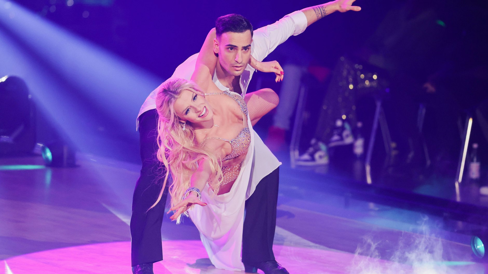Timur Ülker und Patricija Ionel tanzen bei „Let's Dance“ zusammen in Show zwei.