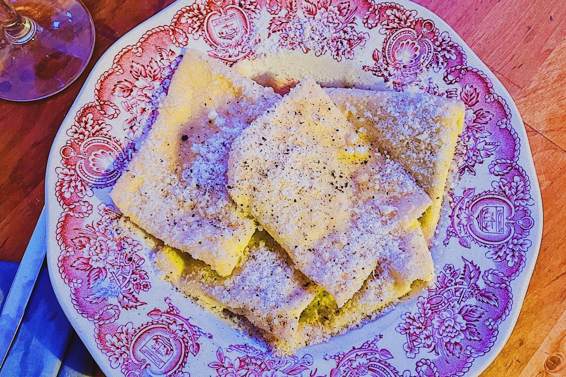 Ausgezeichnete Wahl, der Food-Kritiker muss sich dafür selber loben: Ravioli mit Spinat-Ricotta-Füllung.