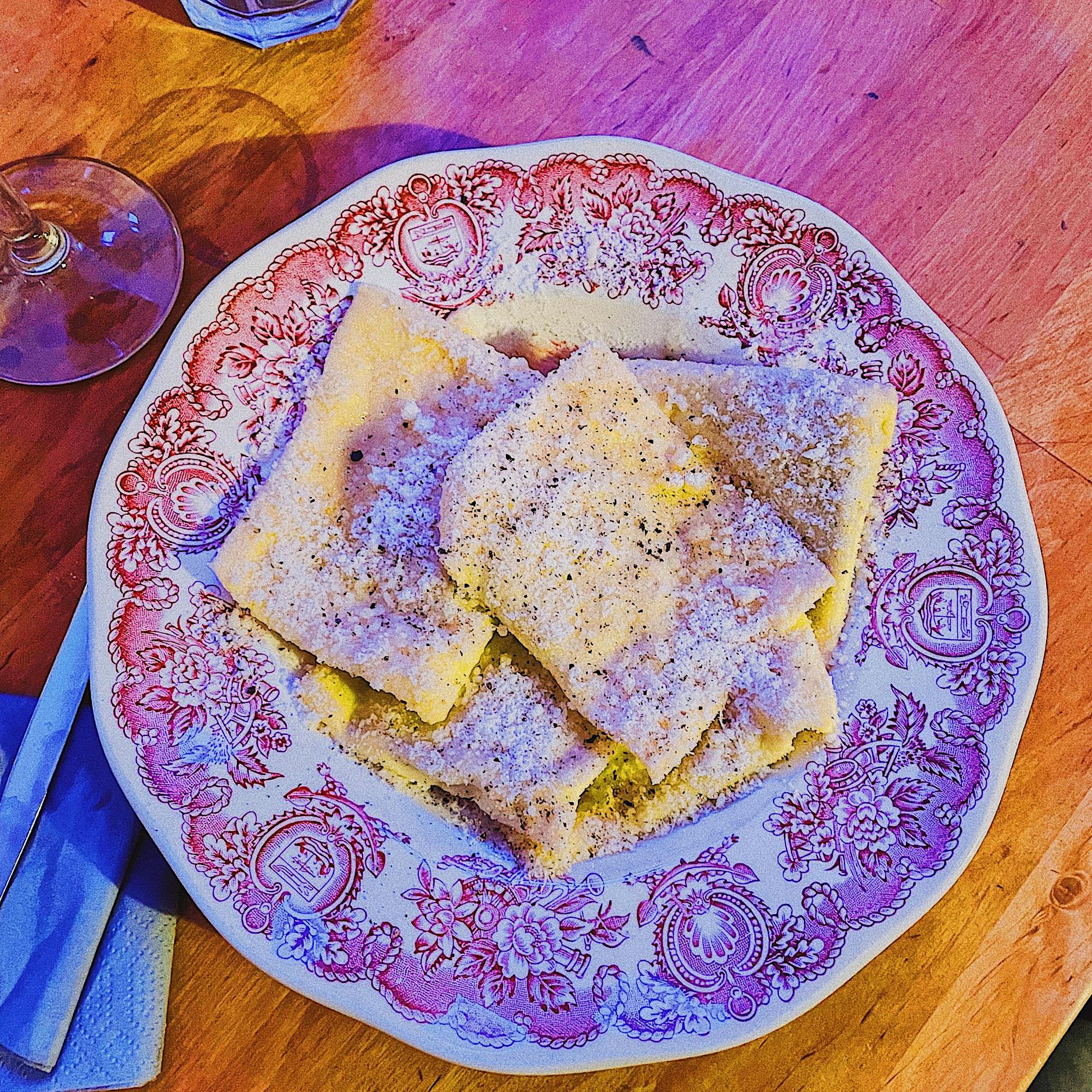Restaurant La Bolognina: Schmalzgebäckröllchen mit Ricottacreme in Neukölln