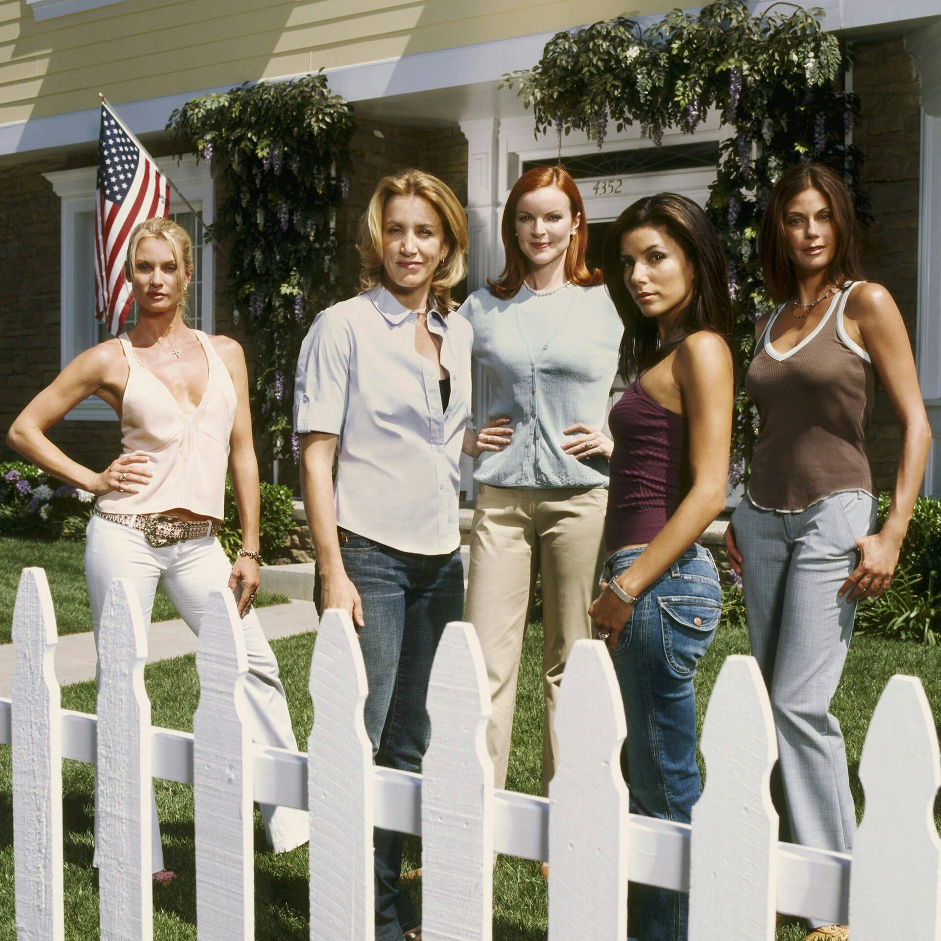 Nicolette Sheridan, Felicity Huffman, Marcia Cross, Eva Longoria, Teri Hatcher – Darstellerinnen der Serie „Desperate Housewives“ im Jahr 2004