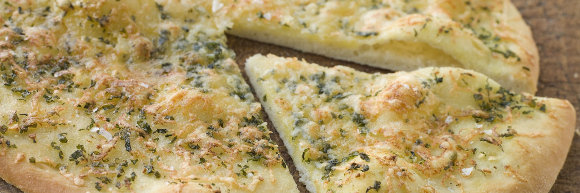 Pizza zu Hause backen, das ist einfacher als viele denken.