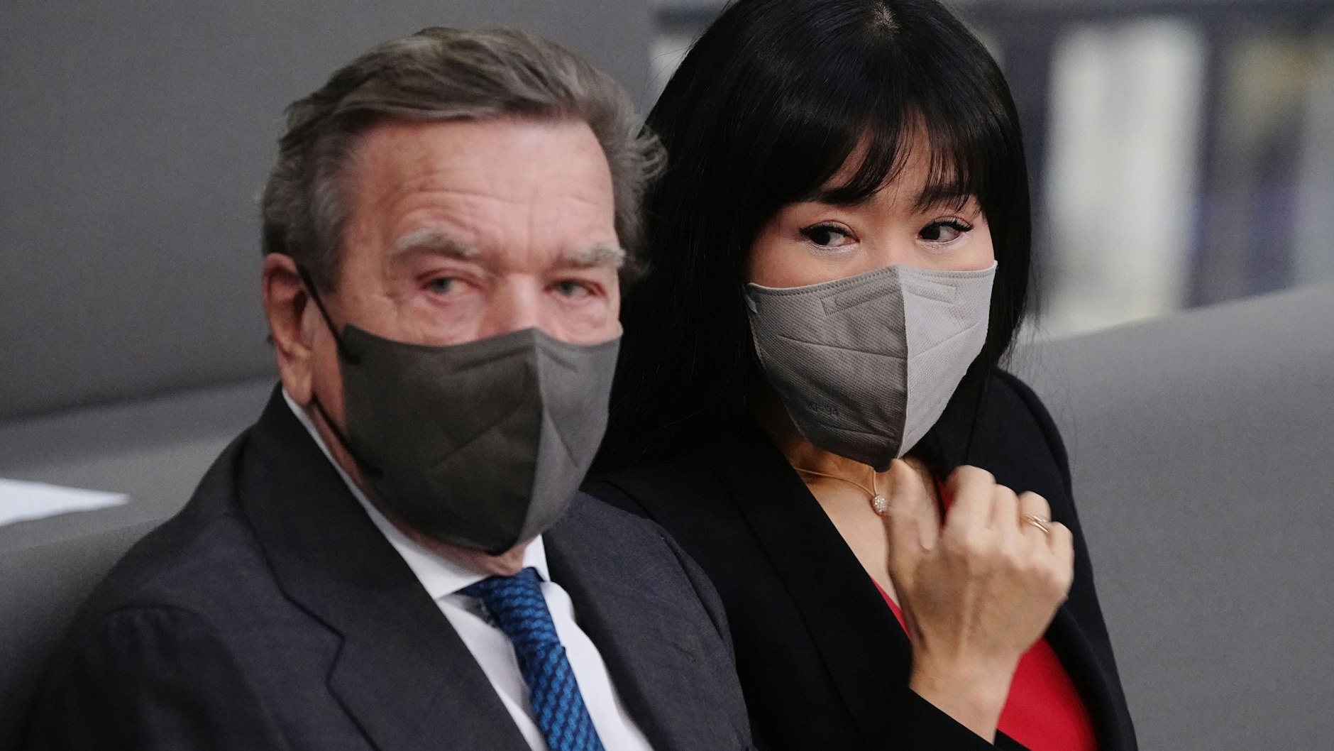 Gerhard Schröder (SPD), Bundeskanzler a.D., und seine Frau Soyeon Schröder-Kim haben.