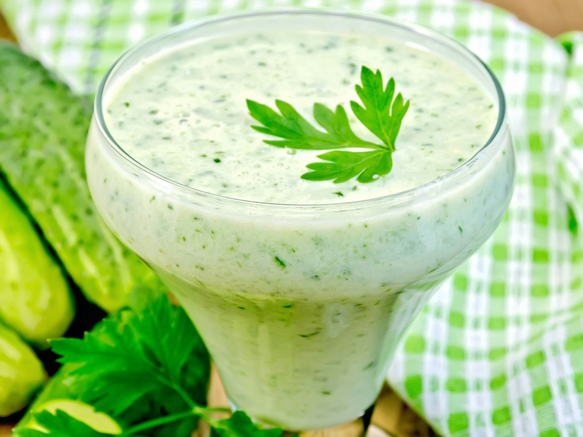 Fettverbrenner-Drink mit Gurke. 